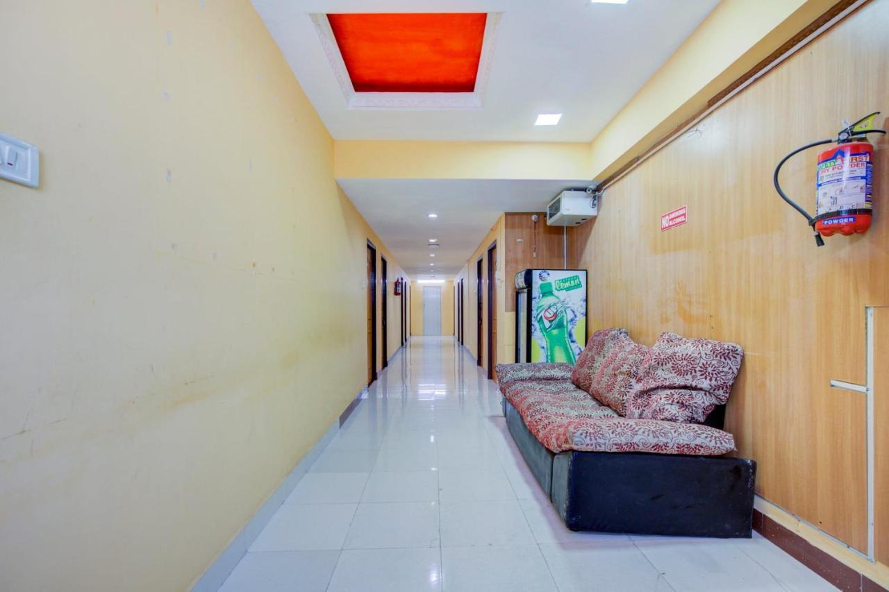 Oyo Flagship Amutha Residency Hotel Madrás Exterior foto