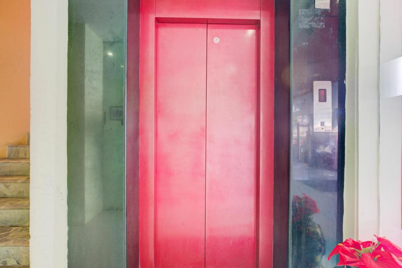 Oyo Flagship Amutha Residency Hotel Madrás Exterior foto